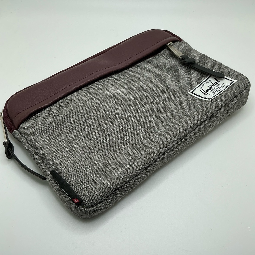 Herschel (Virgin Atlantic) Toiletry or Electronics Pouch Gray/Maroon Padded BX21